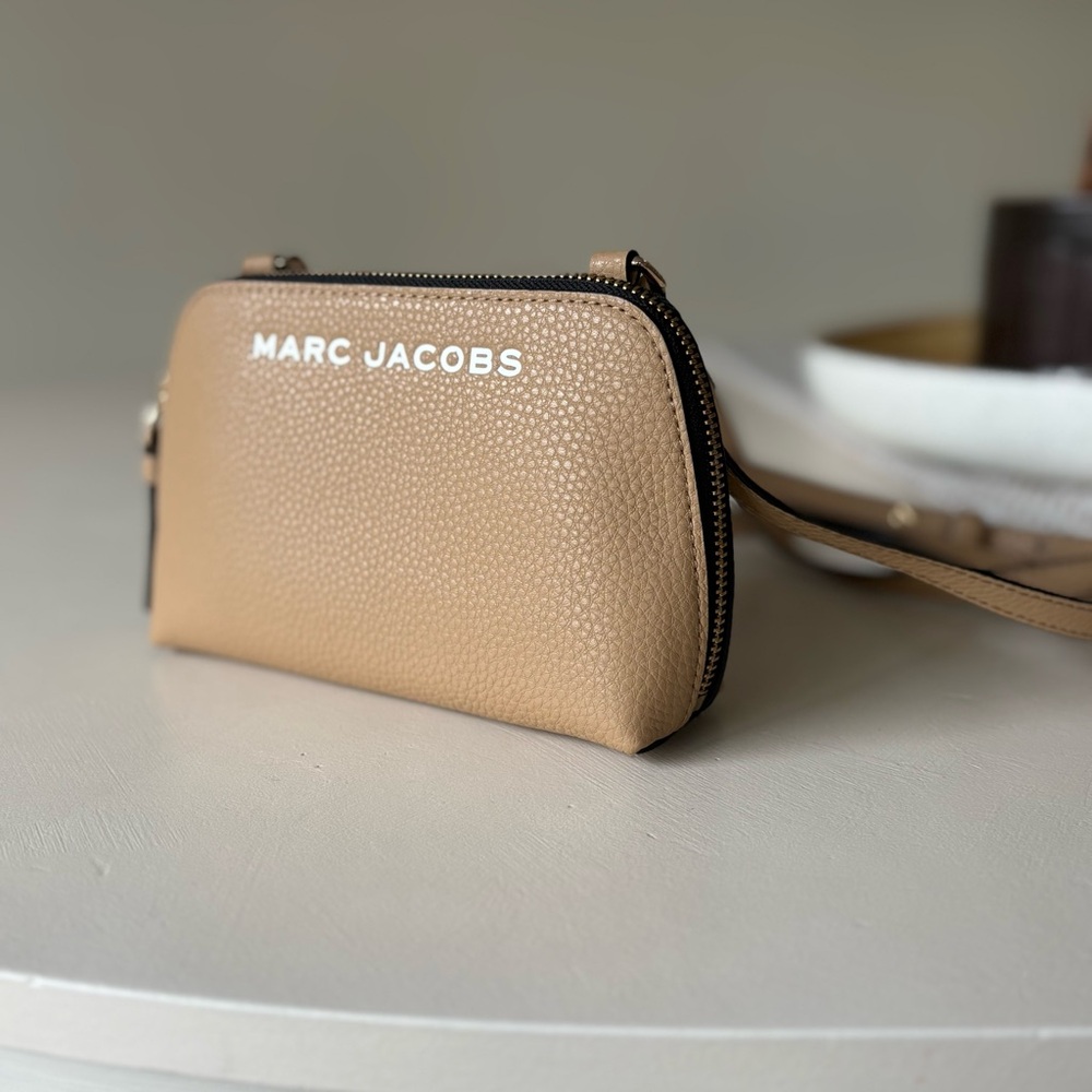 Marc Jacobs Tan Pebbled Leather Crossbody - Picture 2 of 6